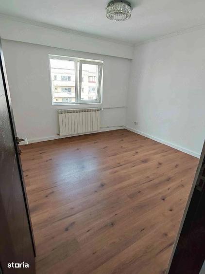 Apartament cu 4 camere decomandat în Calea Moldovei