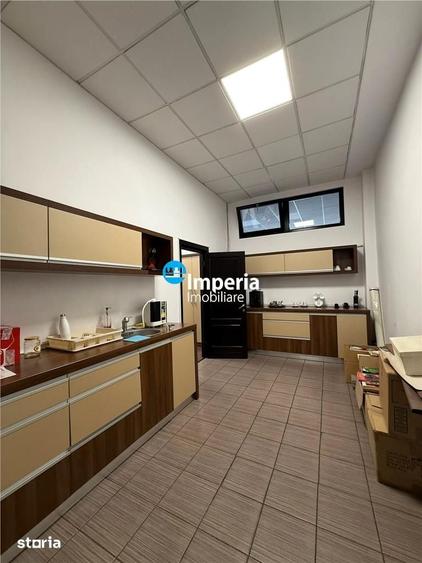 Spațiu comercial, de 360 mp, în Baza 3