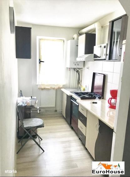 Apartament cu 3 camere decomandat în Cetate