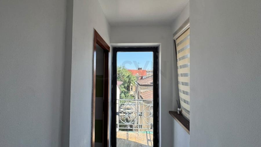 Apartament cu 15 camere circular în P-ța Unirii