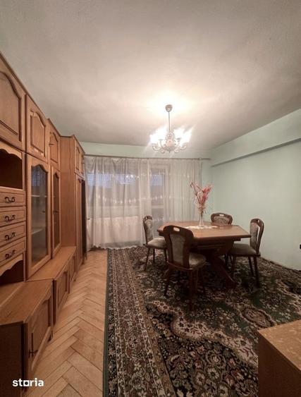 Apartament cu 3 camere decomandat în Central
