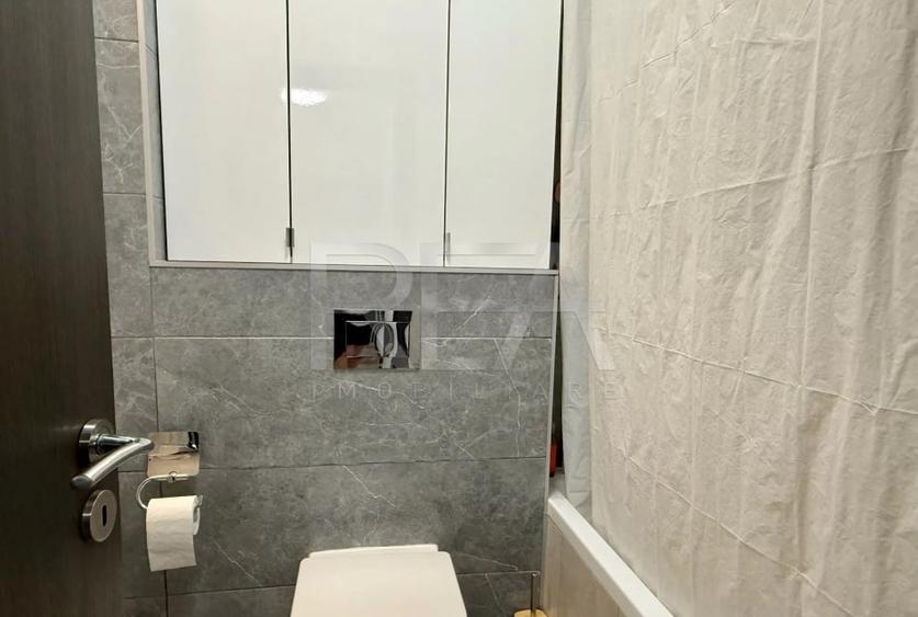 Apartament cu 5 camere decomandat, mobilat în Pajura