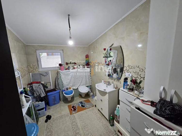 Casă cu 6 camere cu Teren 320 Mp în Galata