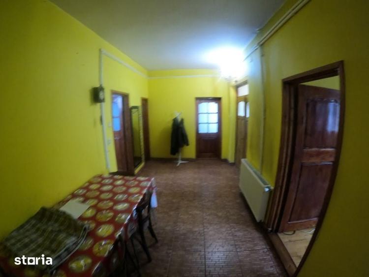 Casă cu 6 camere cu Teren 1650 Mp în Daia