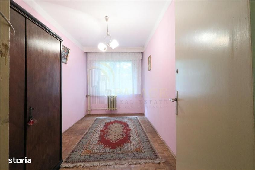 Apartament cu 3 camere decomandat în Podu Roș