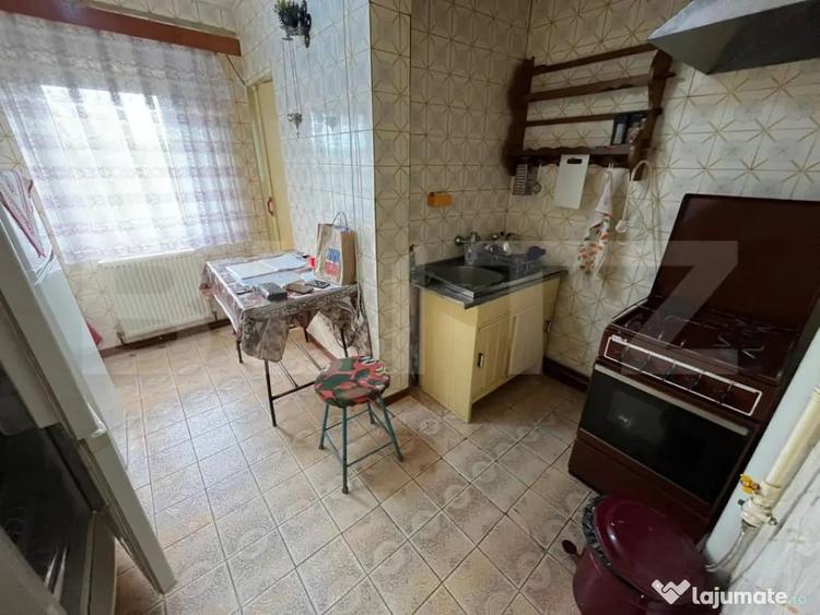 Apartament cu 3 camere decomandat, mobilat în Central