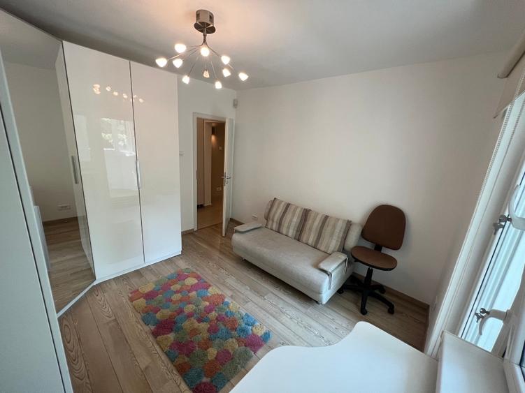 Apartament cu 4 camere decomandat, mobilat în Costin Georgian