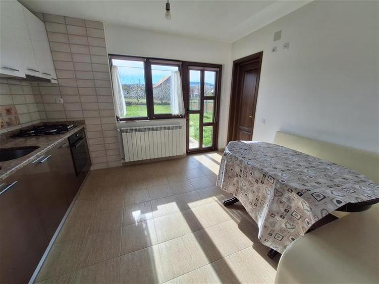Casă individuală cu 4 camere cu Teren 1000 Mp în 9 Mai