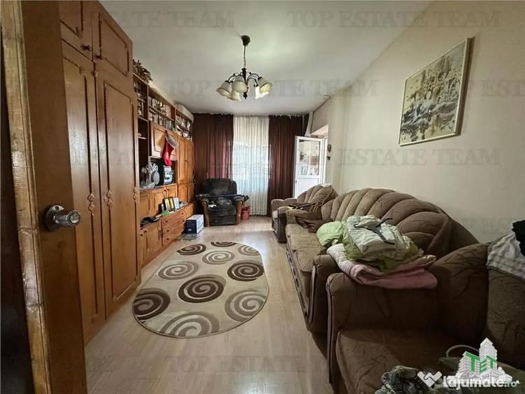 Apartament cu 3 camere decomandat în Aviației