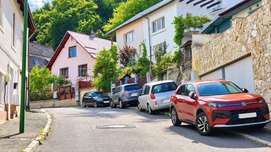 Casă cu 3 camere cu Teren 600 Mp în Răcădău