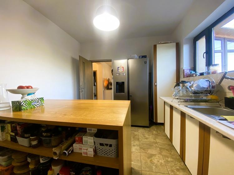 Casă cu 5 camere cu Teren 238 Mp în Cisnădie