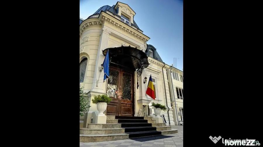 Casă cu 7 camere cu Teren 1125 Mp în Romană