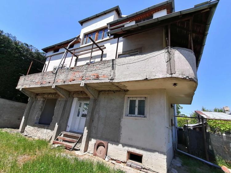 Casă cu 4 camere în Ultracentral