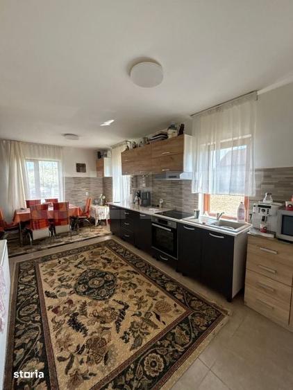 Casă cu 5 camere cu Teren 1000 Mp în Cetate