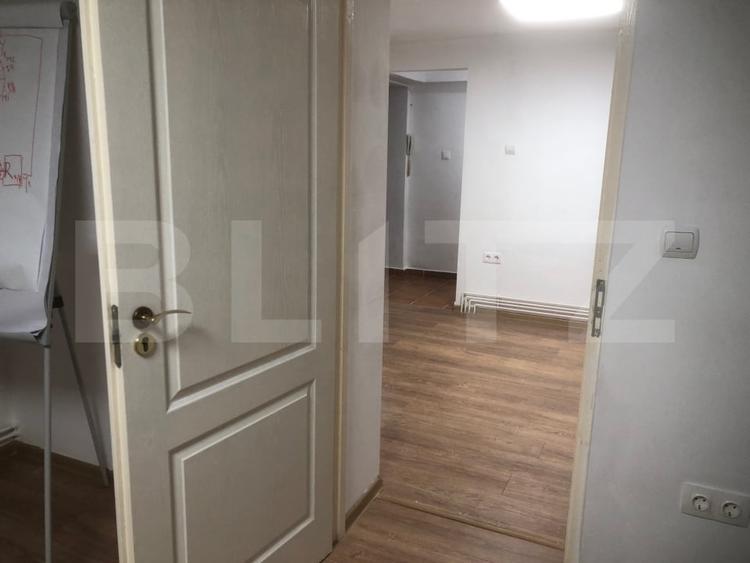 Birou, de 40 mp, în Central