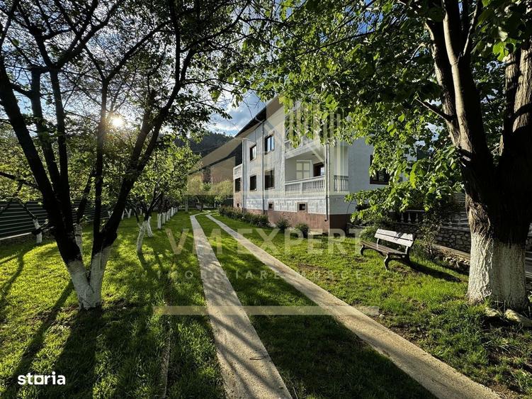 Casă cu 4 camere cu Teren 2078 Mp în Câmpulung Muscel