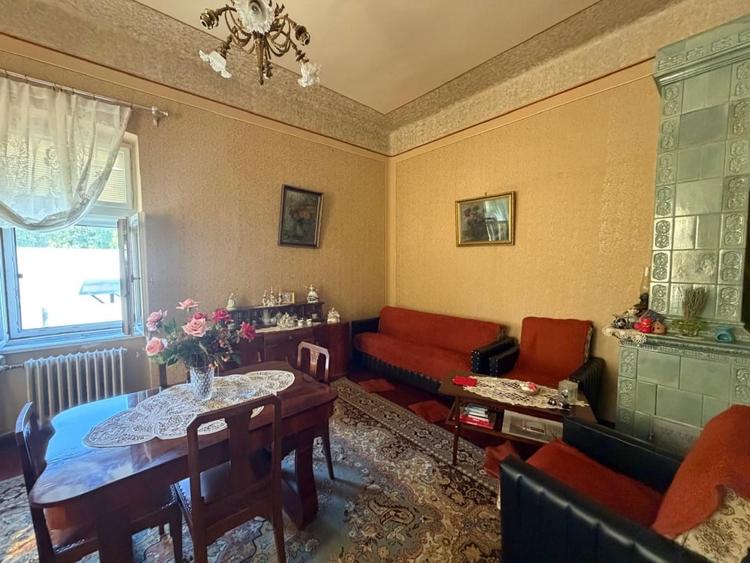 Casă individuală cu 6 camere cu Canalizare în Central