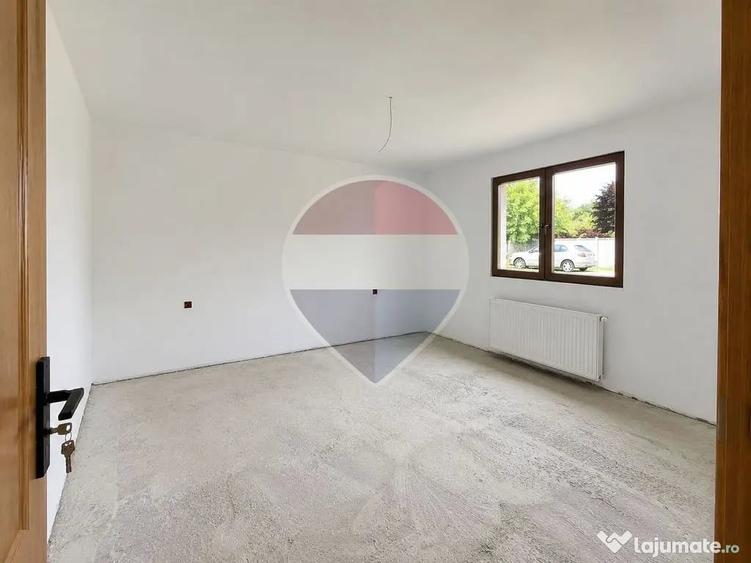 Casă cu 3 camere cu Teren 1700 Mp în Budești