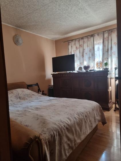 Apartament cu 4 camere decomandat, mobilat în Nicolina