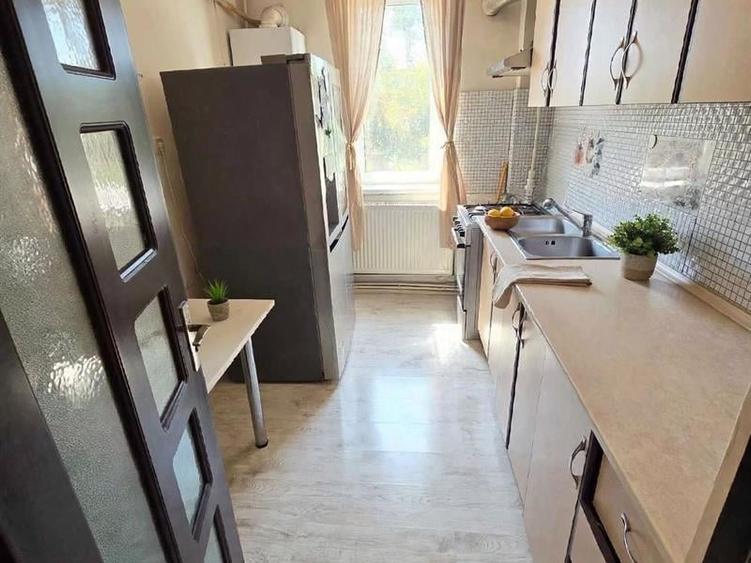 Apartament cu 2 camere semidecomandat, mobilat în Titulescu