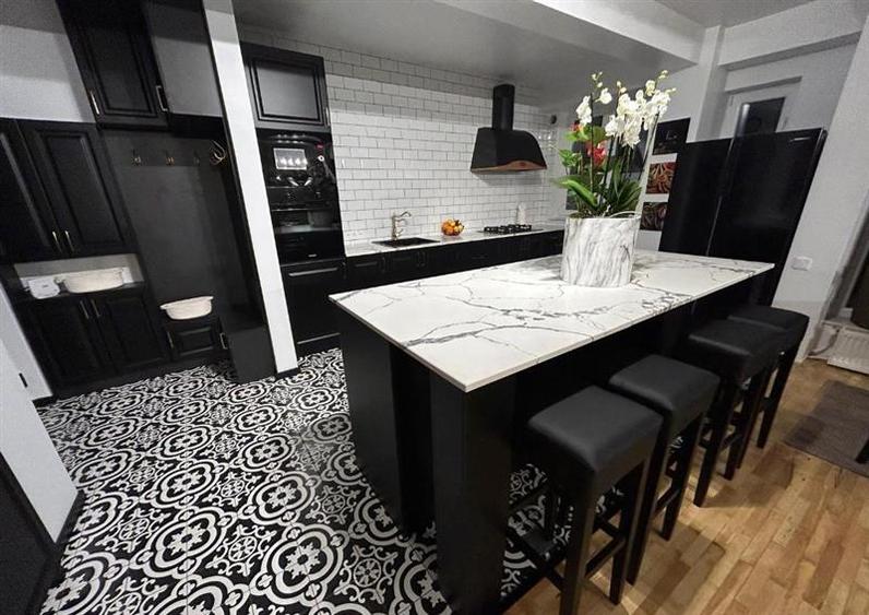 Apartament cu 3 camere semidecomandat, mobilat în Gheorgheni