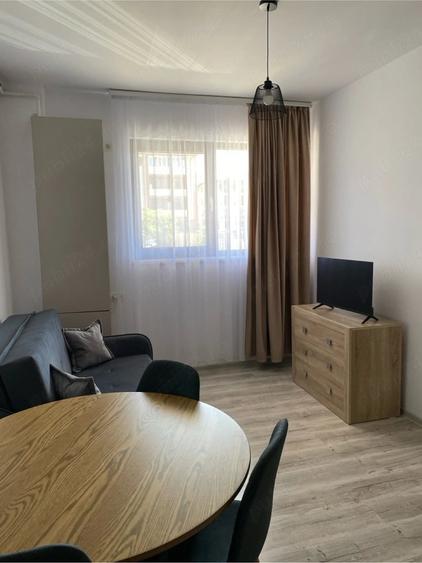 Apartament cu 2 camere semidecomandat în Girocului