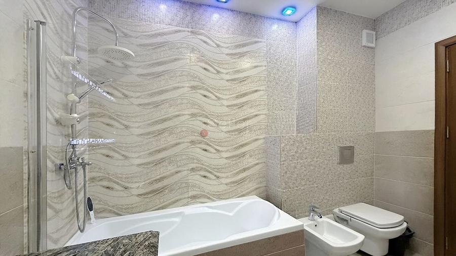 Apartament cu 3 camere decomandat, mobilat în Tractorul