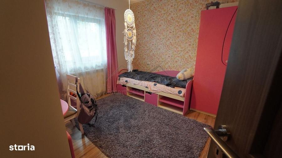 Casă cu 3 camere în Breazu