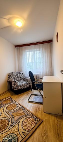 Apartament cu 3 camere semidecomandat în Nord
