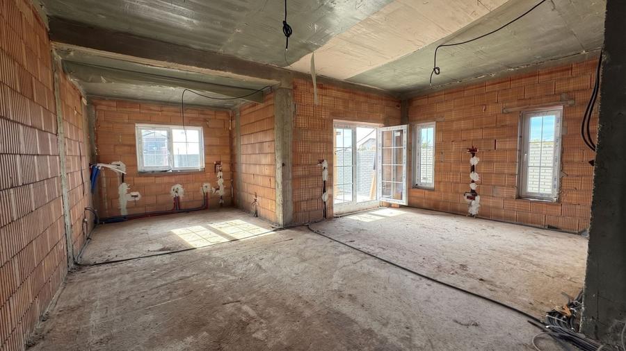 Duplex cu 5 camere cu Canalizare în Moșnița Nouă