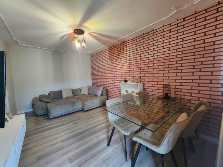 Apartament cu 3 camere decomandat în Podu Roș