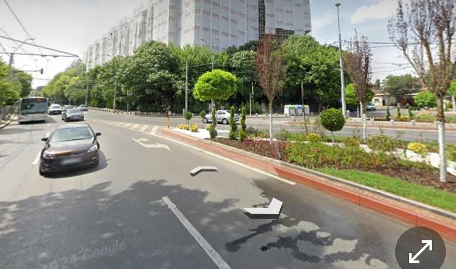 Apartament cu 4 camere semidecomandat în Tineretului