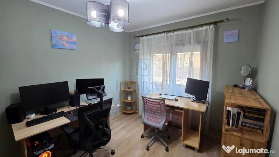 Apartament cu 3 camere decomandat în Torontalului