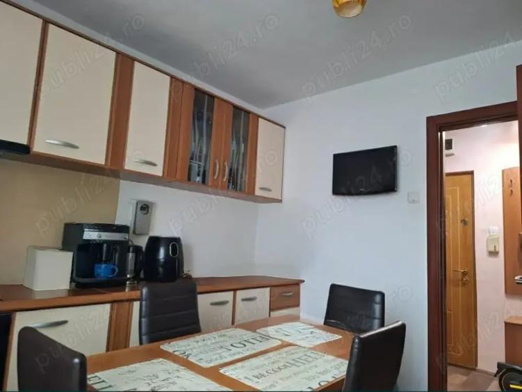Apartament cu 3 camere semidecomandat în Dacia