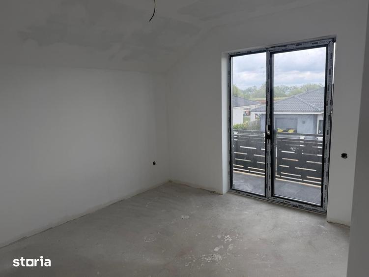 Casă cu 4 camere cu Teren 400 Mp în Bercu Roșu