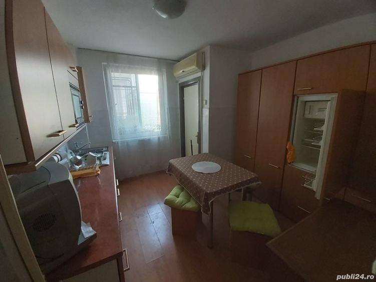 Apartament cu 3 camere decomandat în Dacia