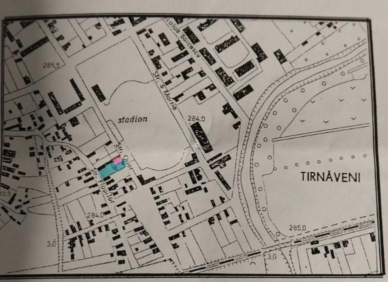 Casă cu 3 camere semidecomandat în Central