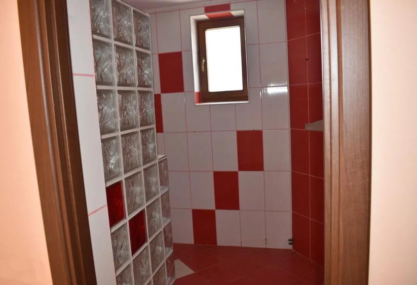 Casă cu 12 camere cu Canalizare în Bran