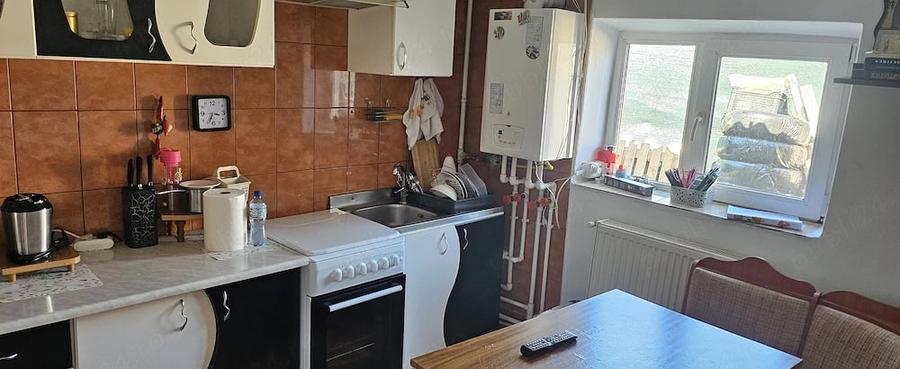 Casă cu 3 camere cu Teren 200 Mp în Central