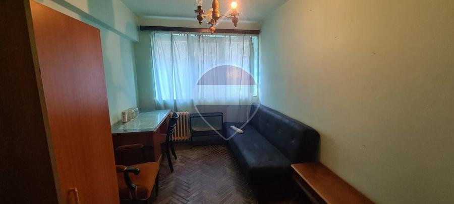 Apartament cu 3 camere semidecomandat, mobilat în Ferdinand