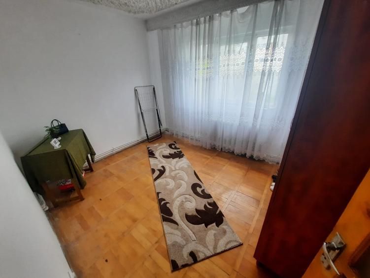 Apartament cu 4 camere decomandat, mobilat în Cug