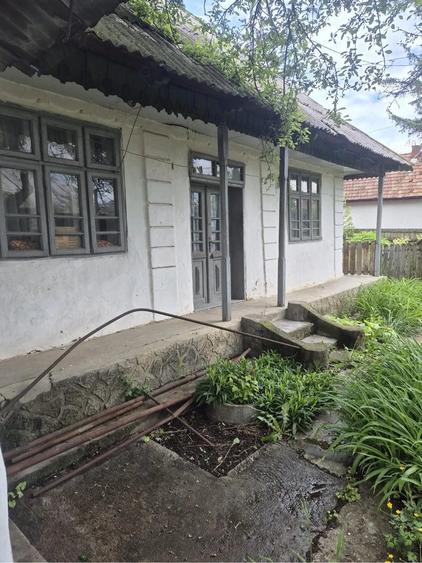 Casă cu 3 camere cu Teren 1000 Mp în Costișa