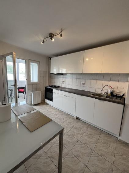 Apartament cu 4 camere decomandat în Pantelimon