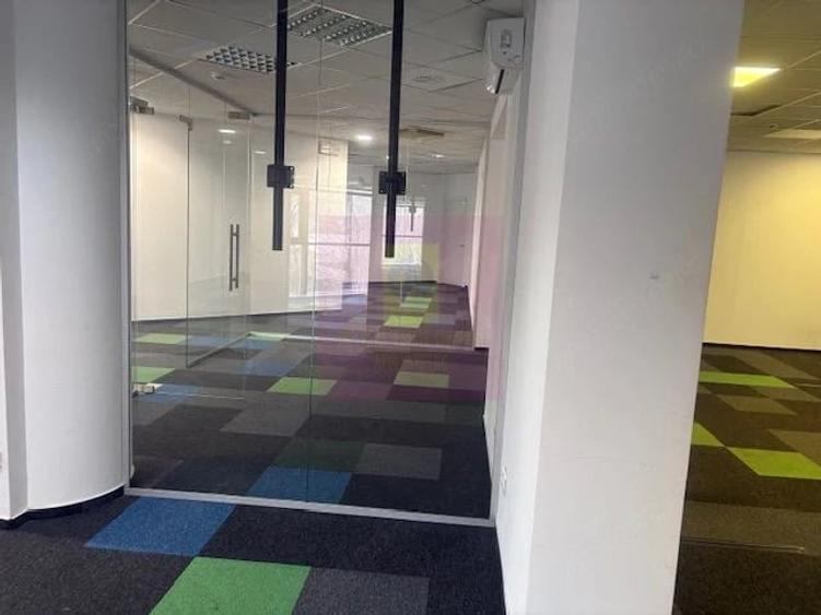 Spațiu comercial, de 556 mp, în Universitate