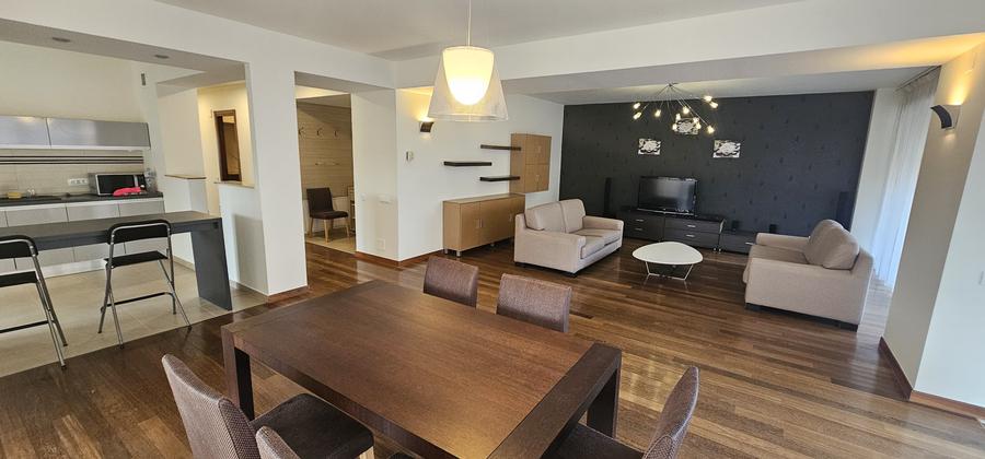 Apartament cu 4 camere decomandat în Barbu Văcărescu