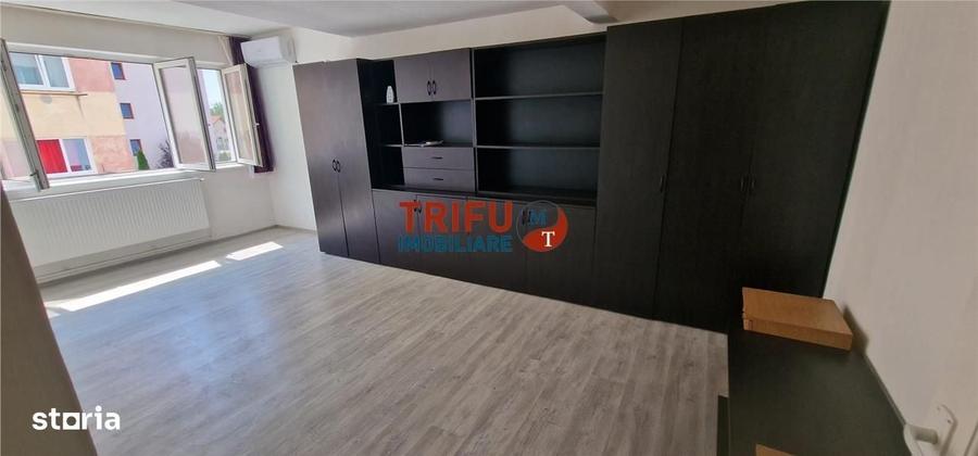 Garsonieră decomandată în Central