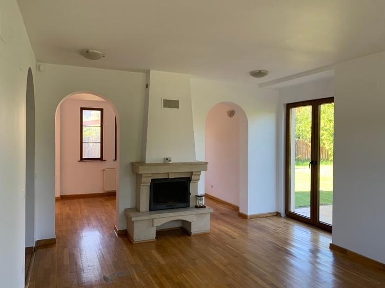 Casă individuală cu 5 camere cu Teren 913 Mp în Domnești