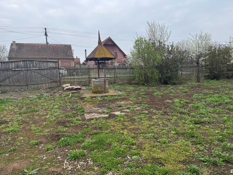 Casă cu 3 camere în Crestur