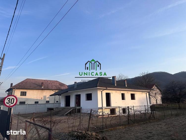 Casă cu 5 camere cu Teren 1000 Mp în Central