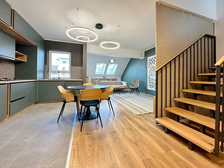 Apartament cu 4 camere decomandat în Tractorul